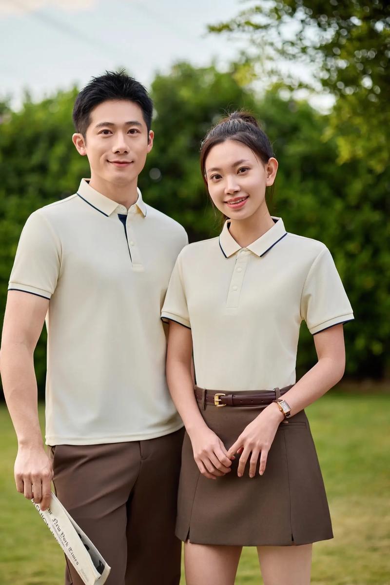 校服批发：怎样选择合适的款式？